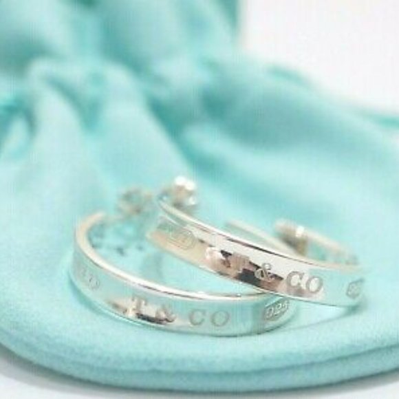 🌟🌸HOST PICK 🌟🌸 NWOT Tiffany 925 Silver 1837 Medium Hoop Earrings Box & Pouch - Picture 7 of 9